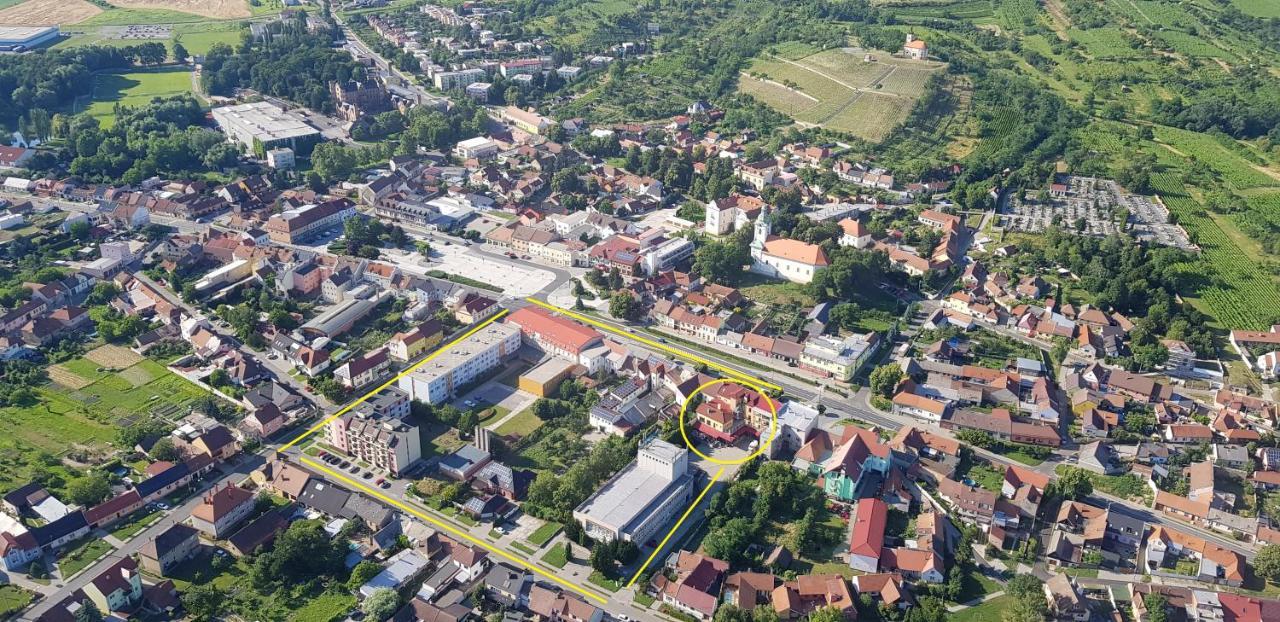 Hotel Lidovy Dum Bzenec Eksteriør billede