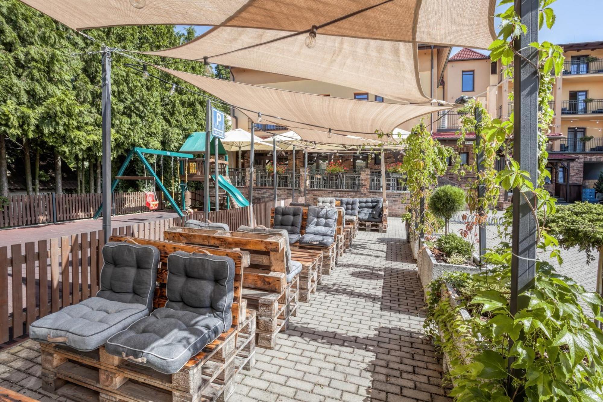 Hotel Lidovy Dum Bzenec Eksteriør billede