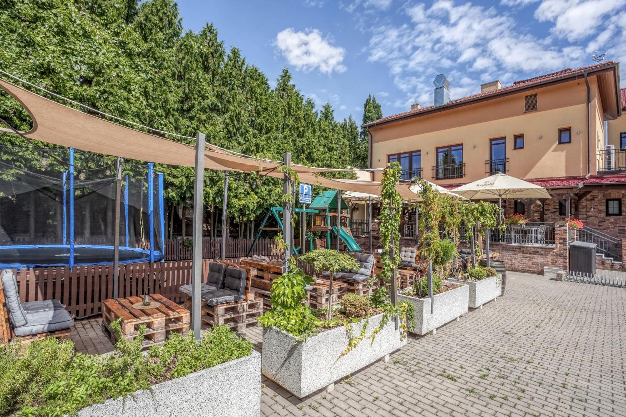 Hotel Lidovy Dum Bzenec Eksteriør billede
