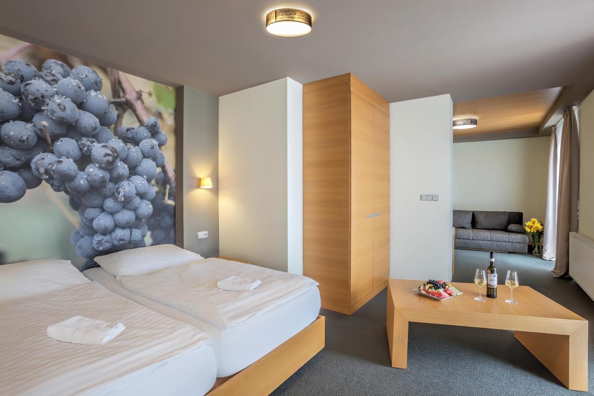 Hotel Lidovy Dum Bzenec Eksteriør billede