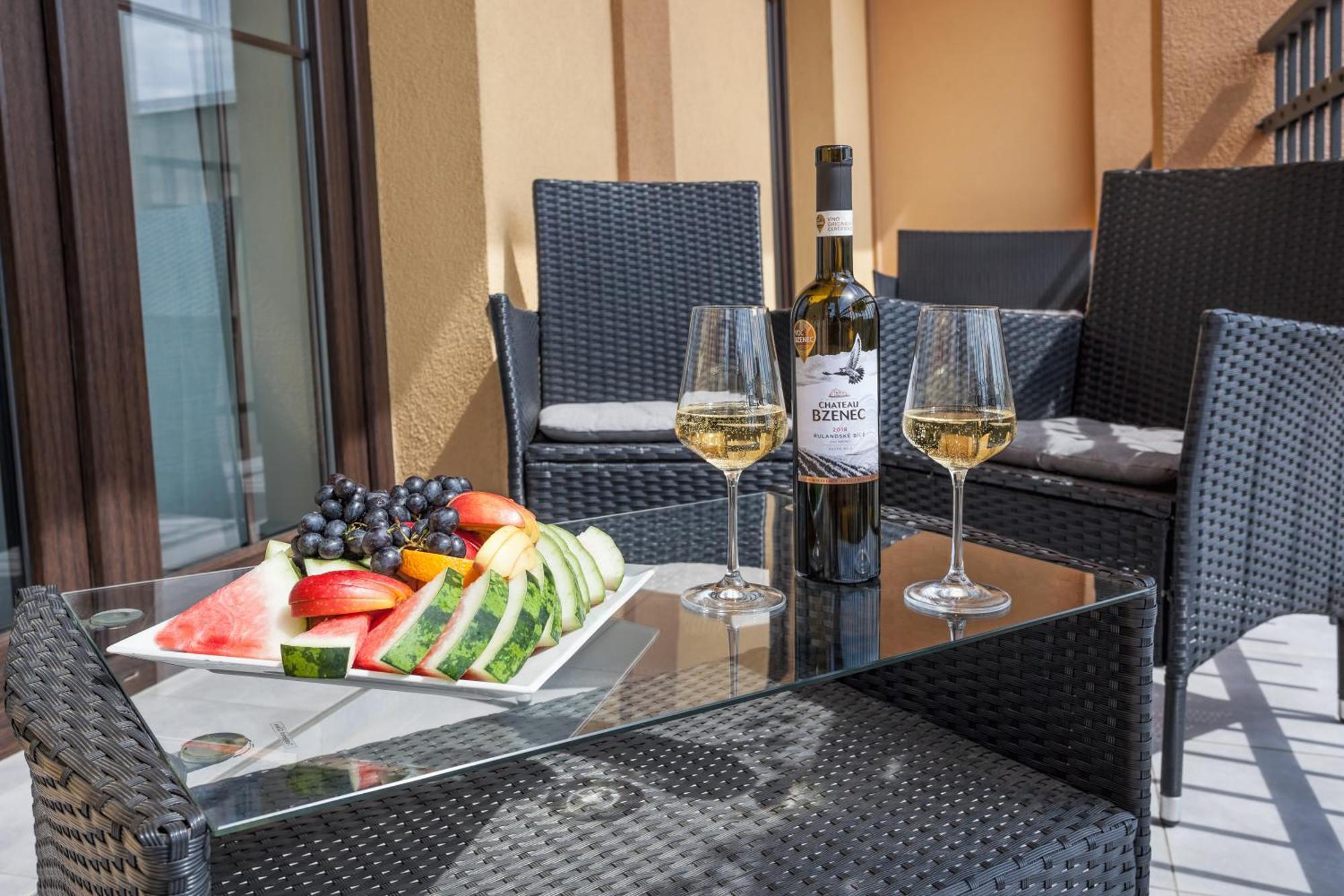 Hotel Lidovy Dum Bzenec Eksteriør billede