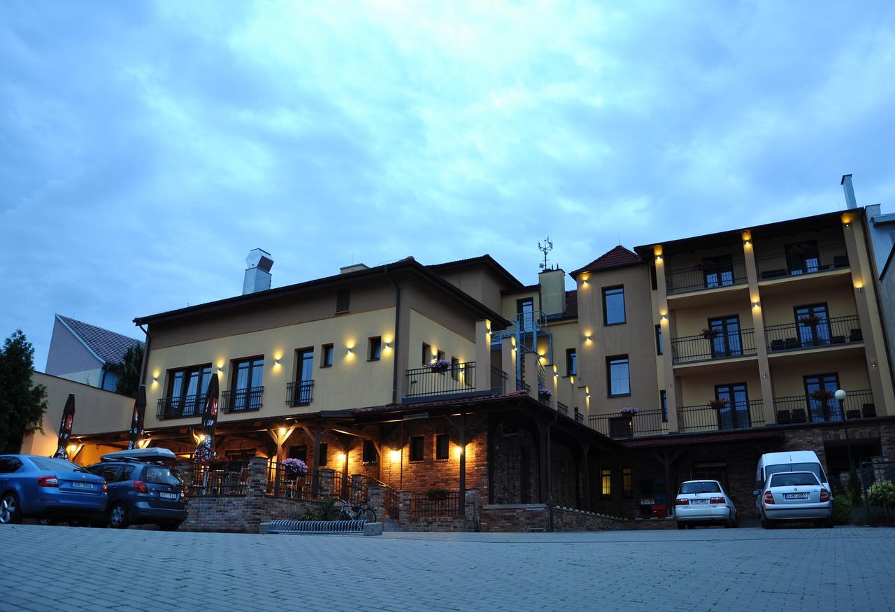 Hotel Lidovy Dum Bzenec Eksteriør billede